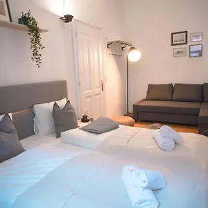 cosy-and-spacious-apartment-in-the-heart-of-innsbruck.soldenhotels.net/