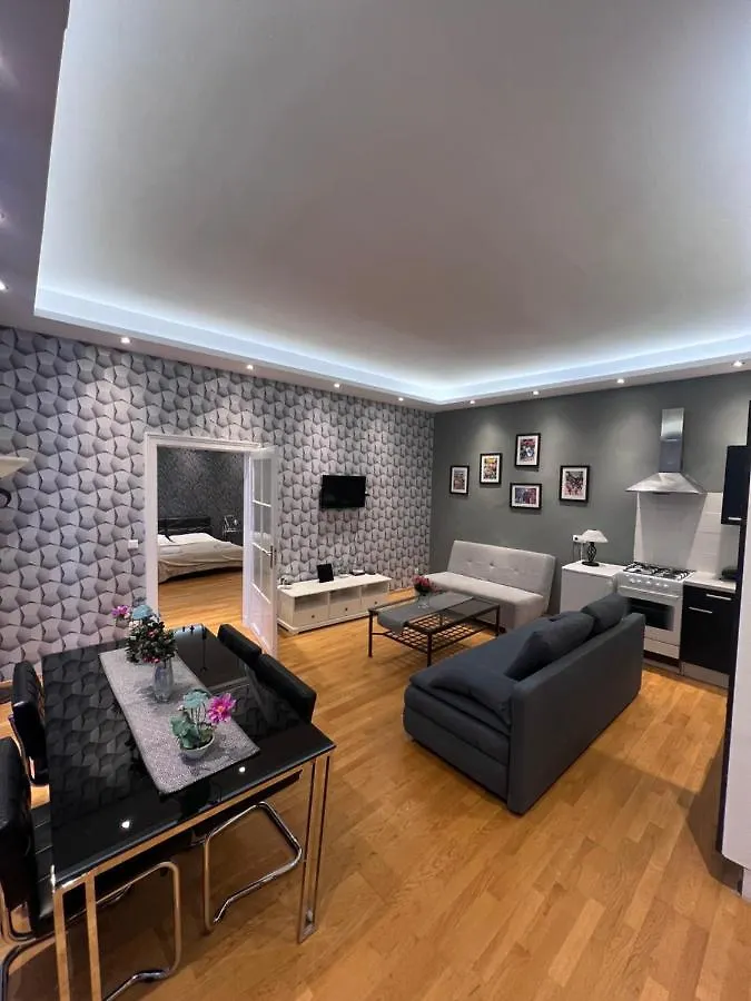 Urban Boutique Hotel Viena 2*,