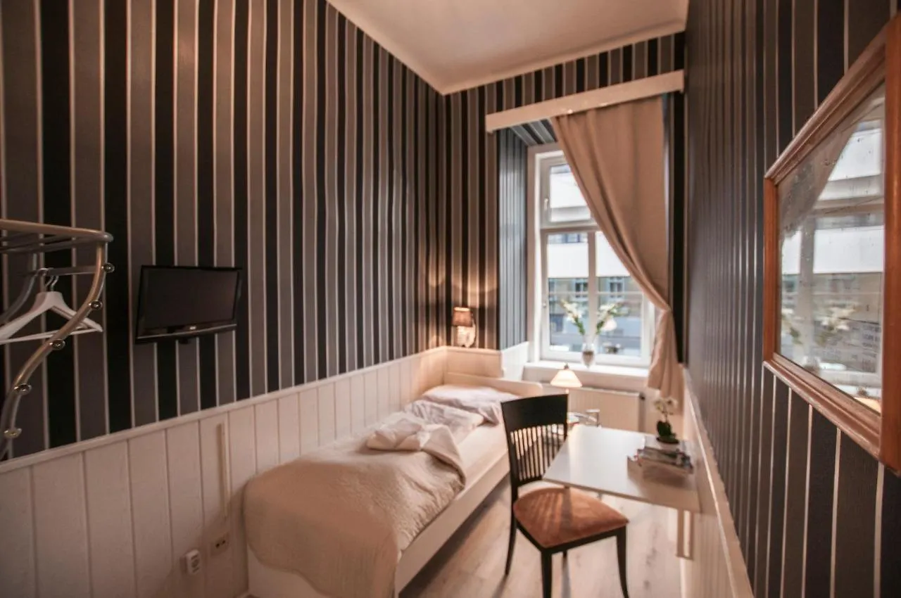 Urban Boutique Hotel Viena 2*,