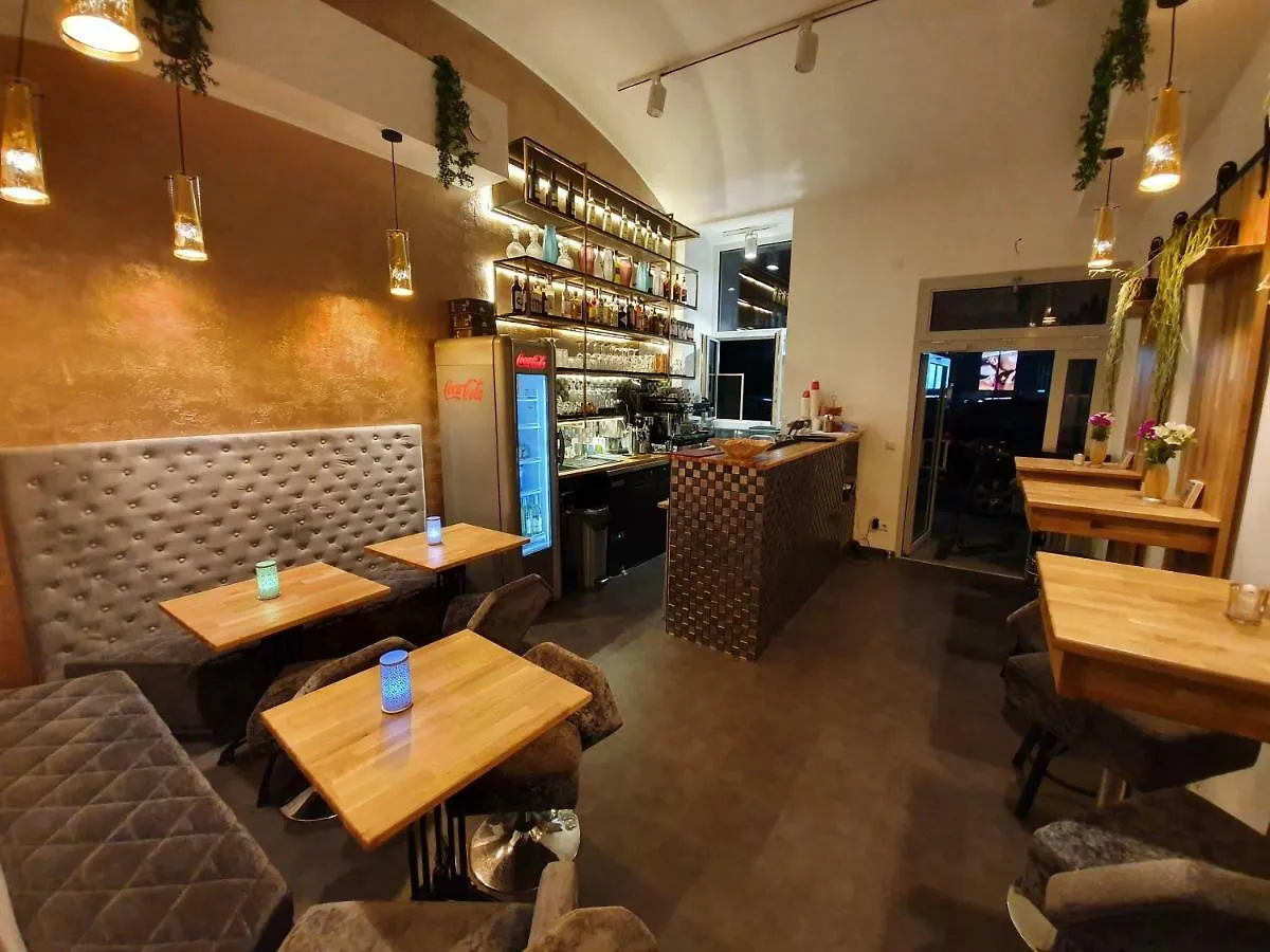 Urban Boutique Hotel Viena 2*,